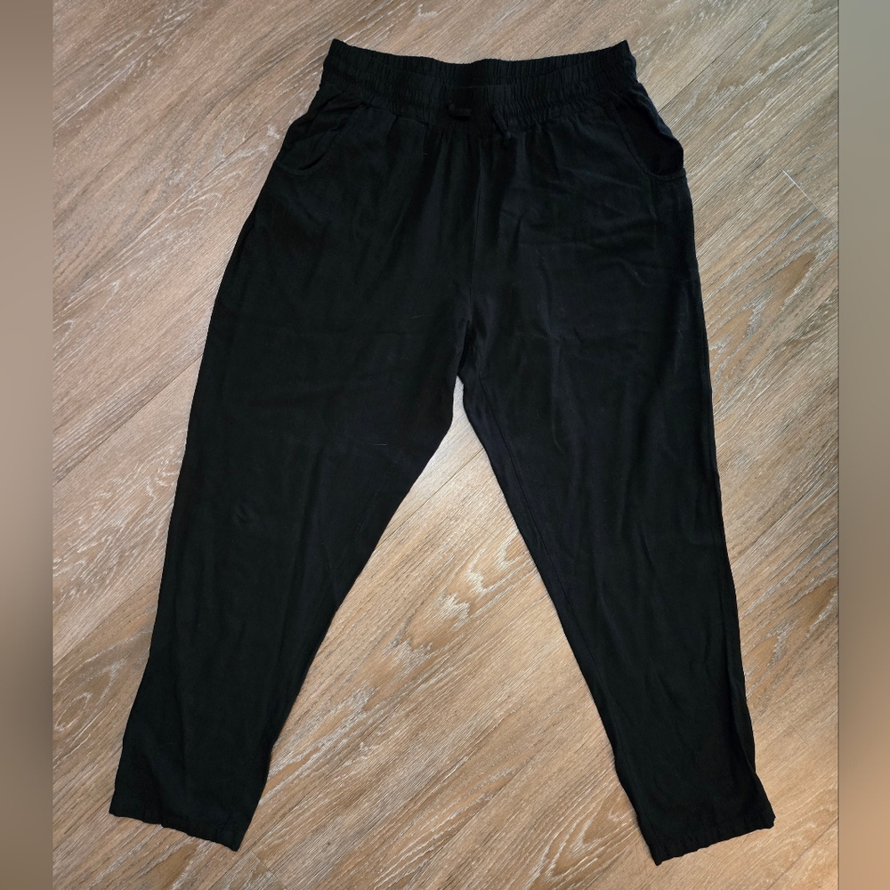 ✨️HOST PICK✨️ 🇨🇦 Made in Ontario 100% Viscose Ankle Cropped Pants